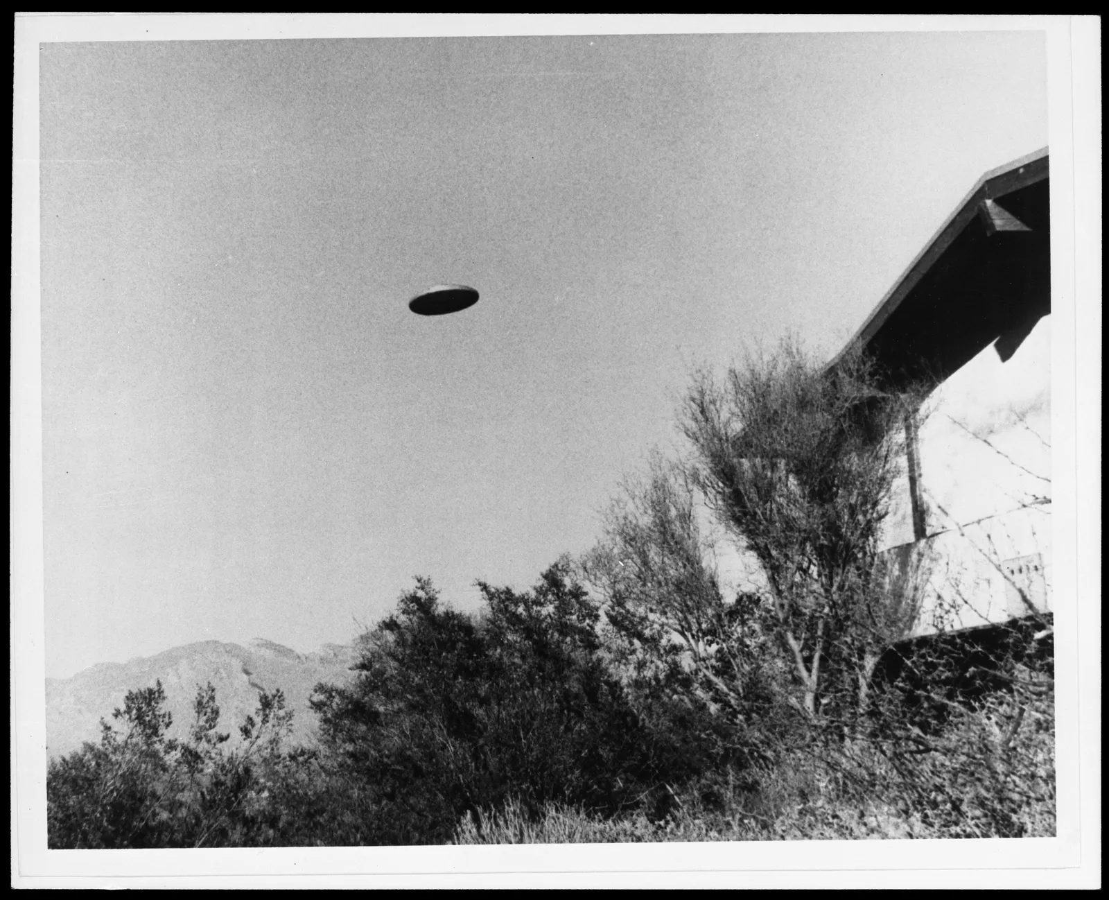 Physically Fabricated UFO Photo (Scientific Study)